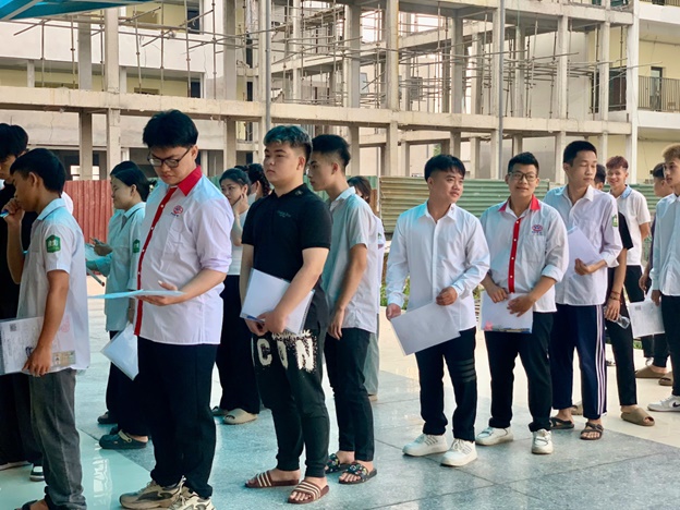Kỳ thi Tốt nghiệp THPT Quốc gia năm 2026 trên địa bàn xã Hoài Đức diễn ra nghiêm túc, an toàn- Ảnh 2.