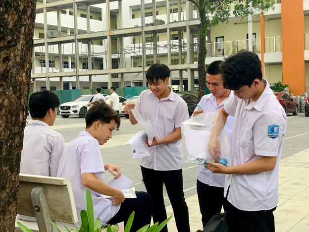 Kỳ thi Tốt nghiệp THPT Quốc gia năm 2026 trên địa bàn xã Hoài Đức diễn ra nghiêm túc, an toàn- Ảnh 3.