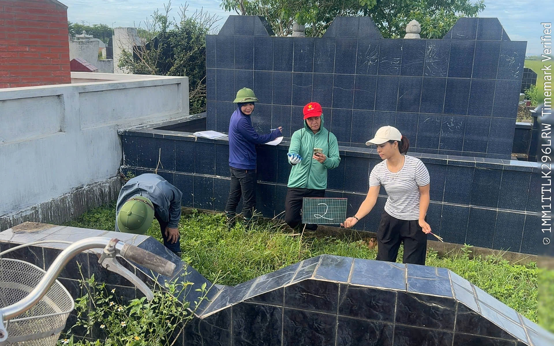 Xã Tam Hưng: Thận trọng, trách nhiệm trong công tác di chuyển mồ mả phục vụ Dự án Thể thao quốc tế Hà Nội
