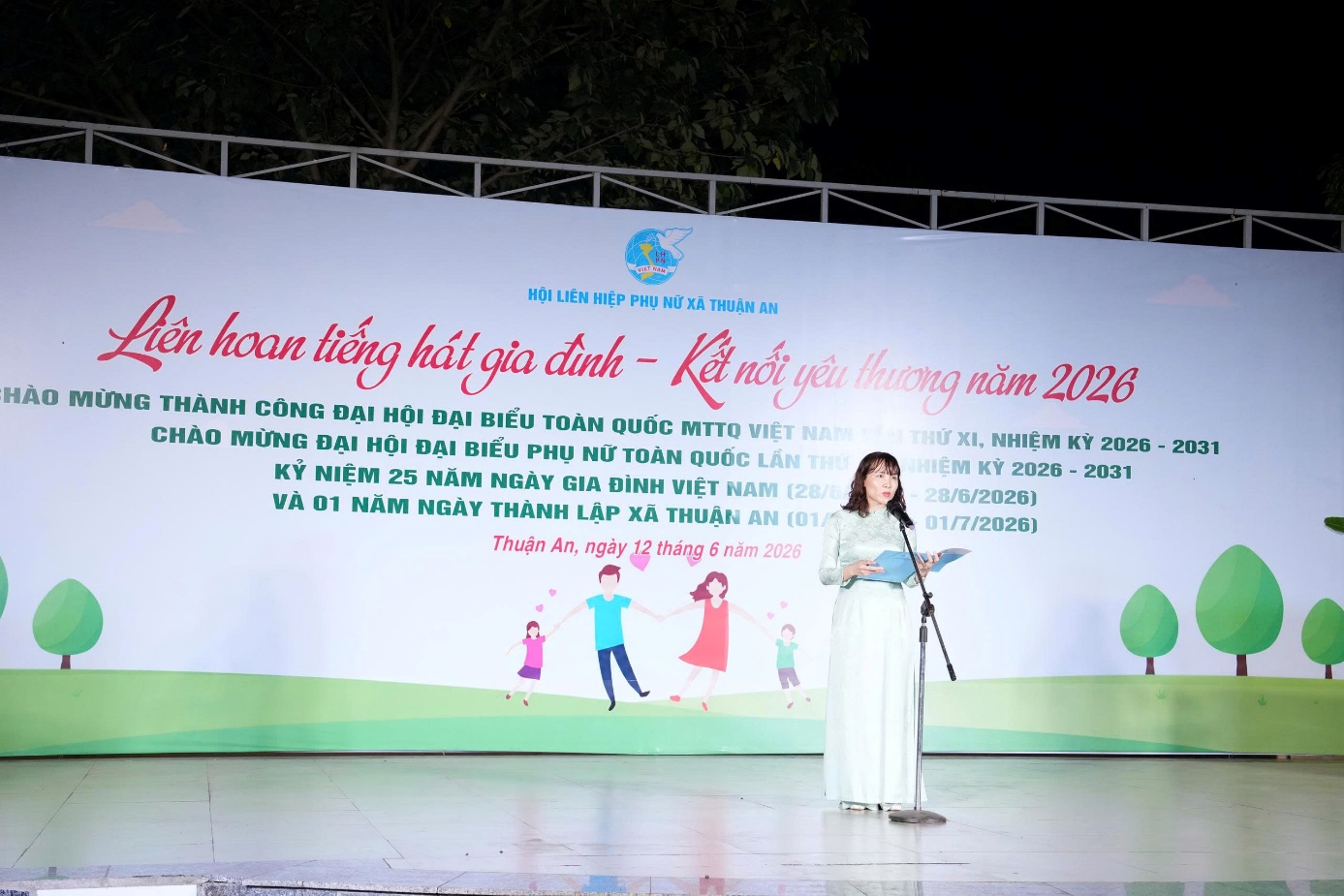 Ấn tượng Liên hoan Tiếng hát Gia đình - Kết nối yêu thương năm 2026 xã Thuận An- Ảnh 2.