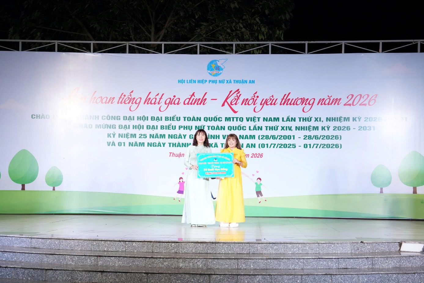 Ấn tượng Liên hoan Tiếng hát Gia đình - Kết nối yêu thương năm 2026 xã Thuận An- Ảnh 5.