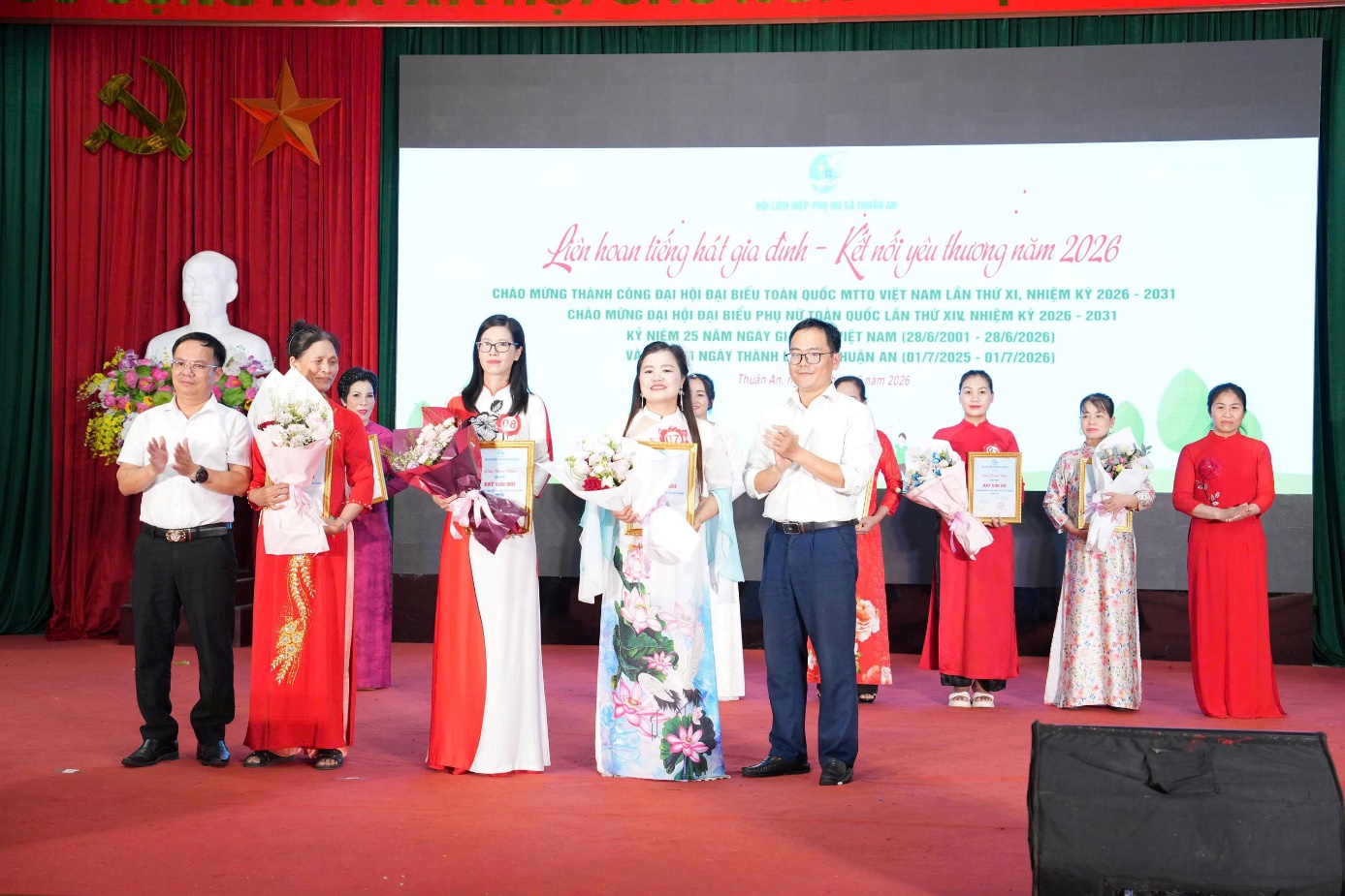 Ấn tượng Liên hoan Tiếng hát Gia đình - Kết nối yêu thương năm 2026 xã Thuận An- Ảnh 10.