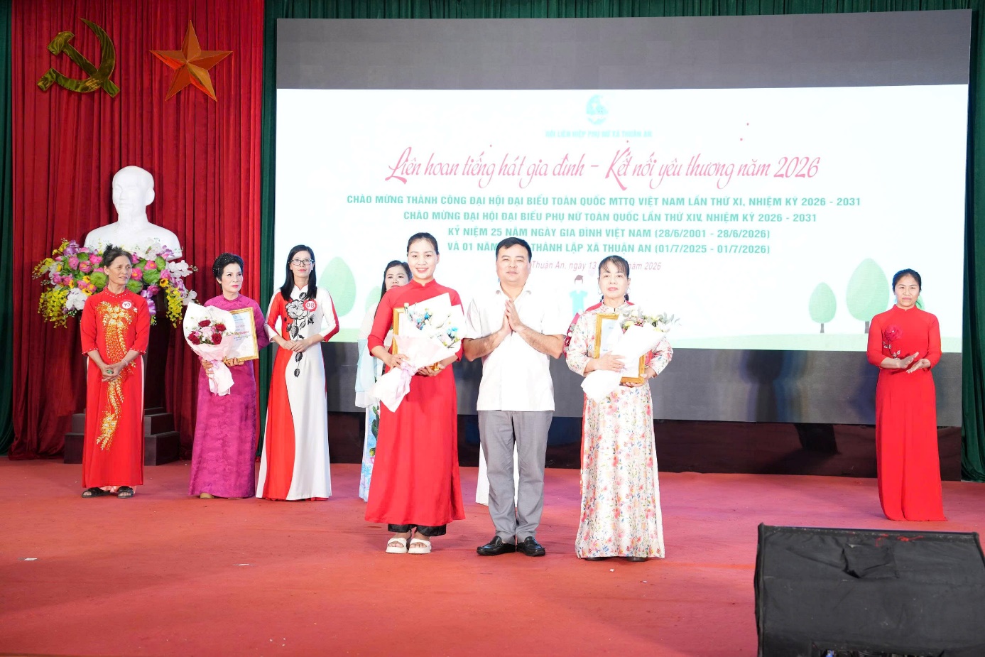 Ấn tượng Liên hoan Tiếng hát Gia đình - Kết nối yêu thương năm 2026 xã Thuận An- Ảnh 11.
