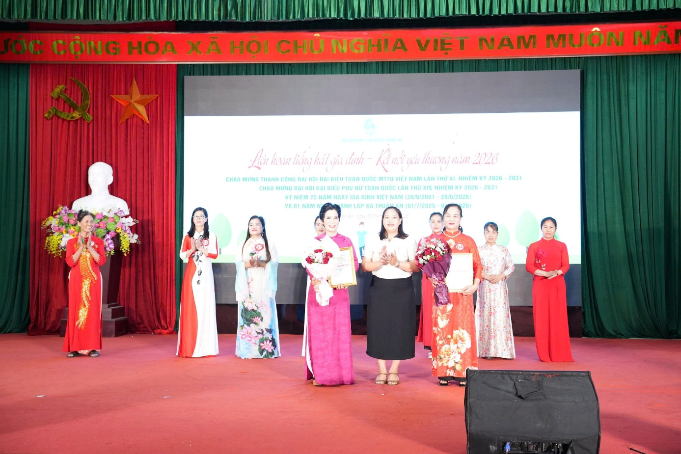 Ấn tượng Liên hoan Tiếng hát Gia đình - Kết nối yêu thương năm 2026 xã Thuận An- Ảnh 12.