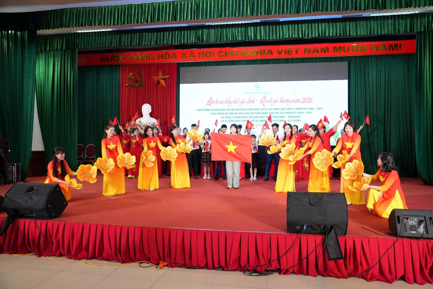 Ấn tượng Liên hoan Tiếng hát Gia đình - Kết nối yêu thương năm 2026 xã Thuận An- Ảnh 17.