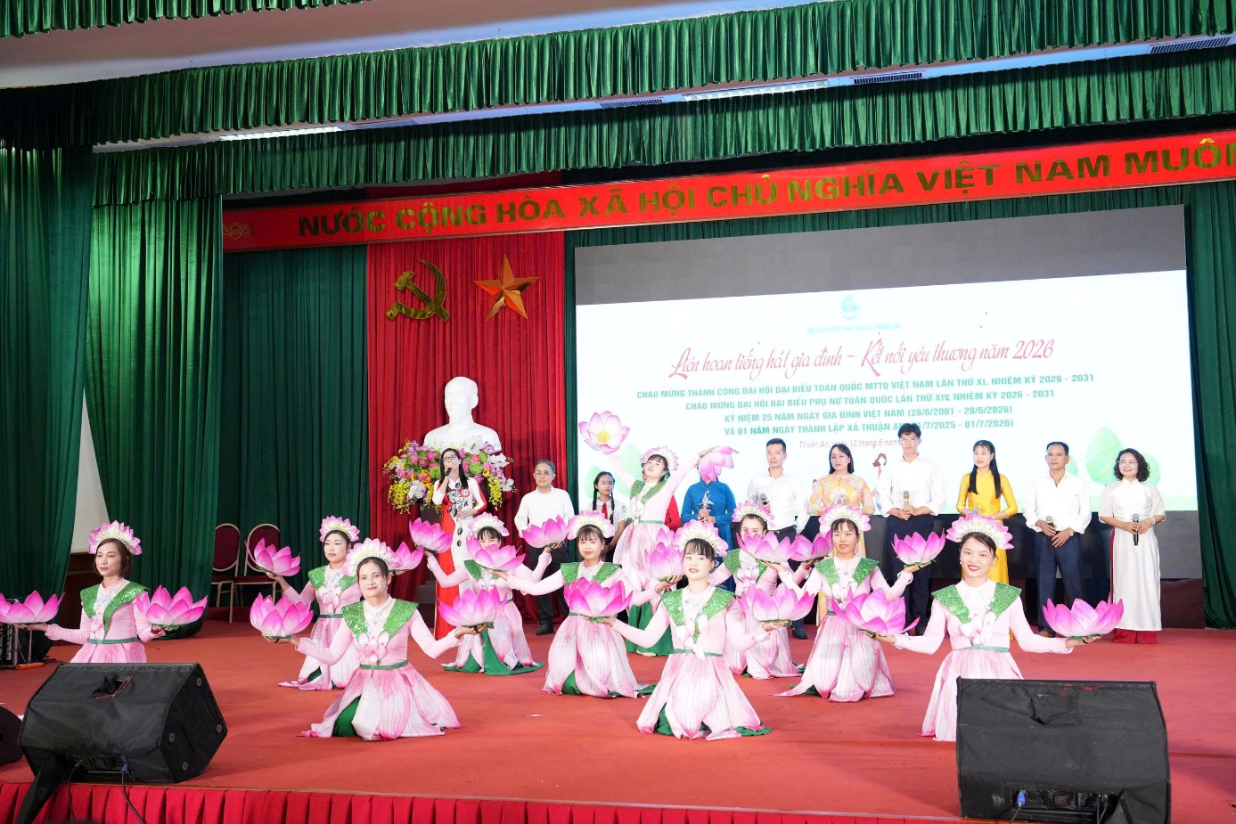Ấn tượng Liên hoan Tiếng hát Gia đình - Kết nối yêu thương năm 2026 xã Thuận An- Ảnh 18.