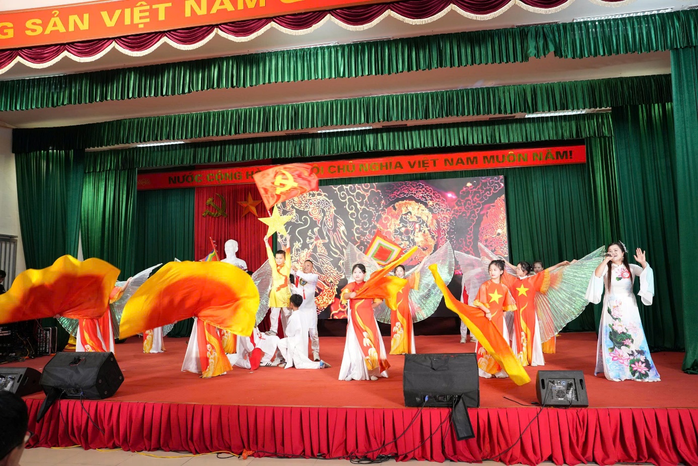 Ấn tượng Liên hoan Tiếng hát Gia đình - Kết nối yêu thương năm 2026 xã Thuận An- Ảnh 19.
