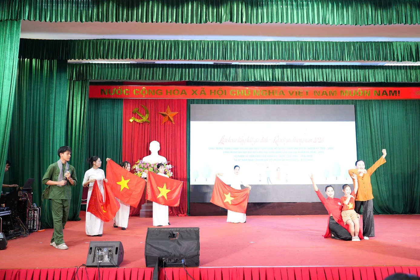 Ấn tượng Liên hoan Tiếng hát Gia đình - Kết nối yêu thương năm 2026 xã Thuận An- Ảnh 21.