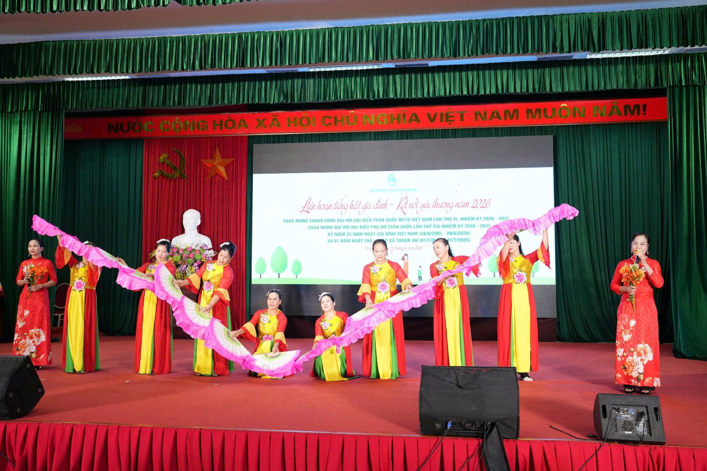 Ấn tượng Liên hoan Tiếng hát Gia đình - Kết nối yêu thương năm 2026 xã Thuận An- Ảnh 22.
