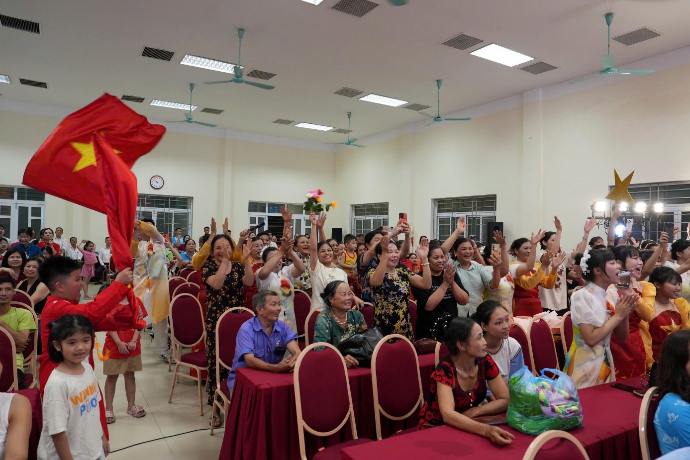 Ấn tượng Liên hoan Tiếng hát Gia đình - Kết nối yêu thương năm 2026 xã Thuận An- Ảnh 23.