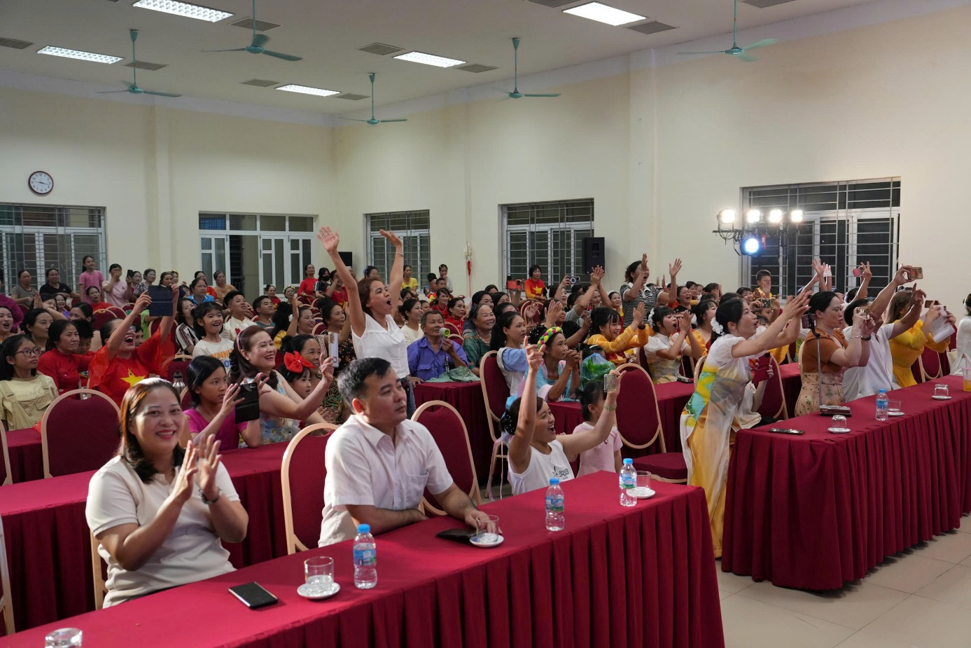 Ấn tượng Liên hoan Tiếng hát Gia đình - Kết nối yêu thương năm 2026 xã Thuận An- Ảnh 24.