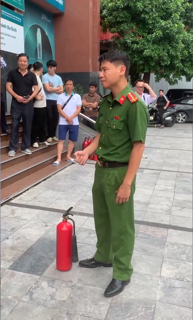Tuyên truyền kiến thức, kỹ năng phòng cháy chữa cháy và cứu nạn, cứu hộ cho cư dân tại tòa nhà Thành Công- Ảnh 3.