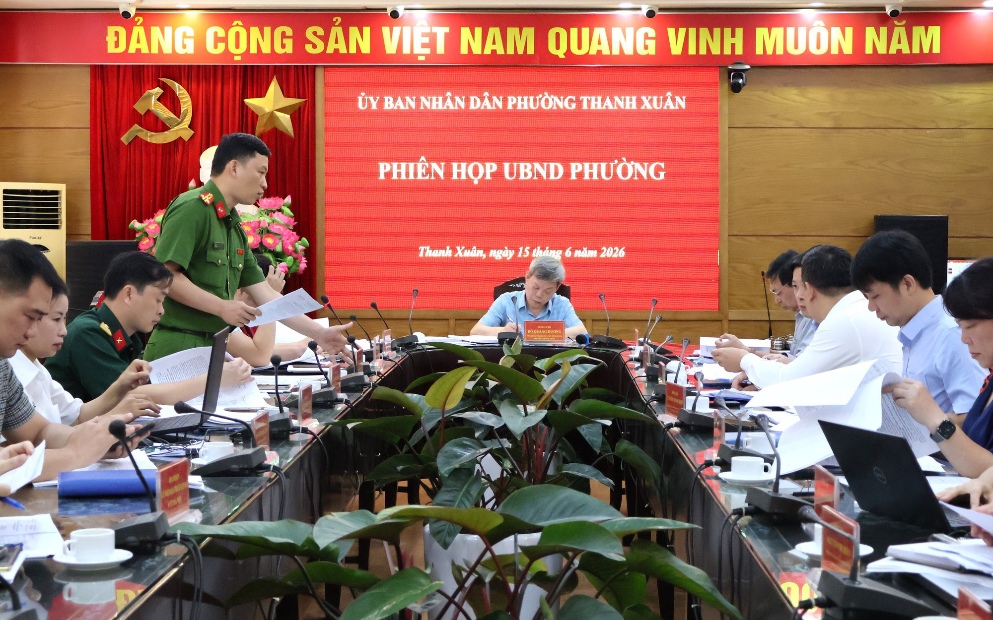 UBND phường Thanh Xuân họp phiên thường kỳ đánh giá công tác 6 tháng đầu năm 2026