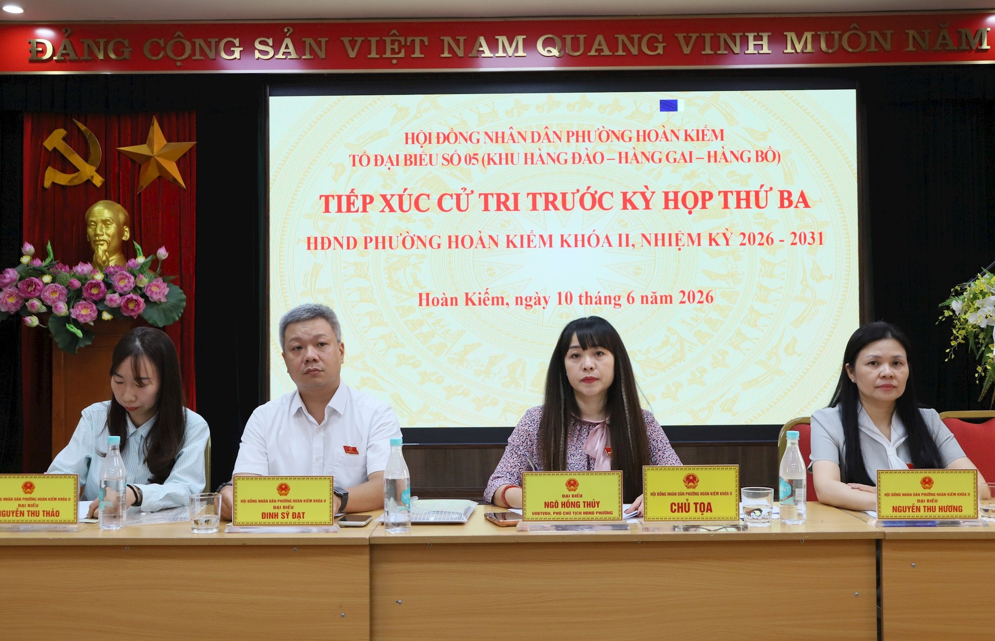 Đại biểu HĐND phường Hoàn Kiếm tiếp xúc cử tri trước Kỳ họp thường lệ giữa năm 2026- Ảnh 2.