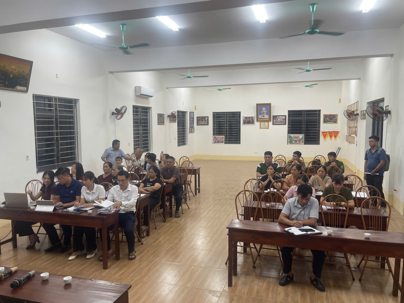UBND xã Ô Diên tổ chức tuyên truyền tới người dân có đất bị thu hồi để thực hiện dự án Đường Tây Thăng Long chạy qua địa bàn xã Ô Diên- Ảnh 1.
