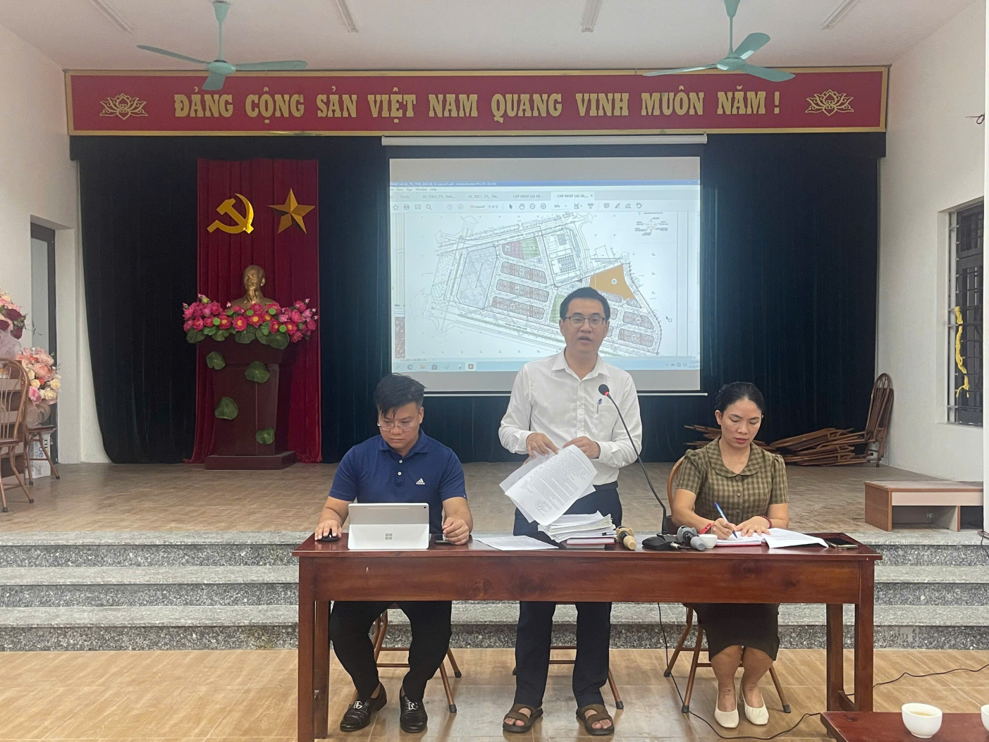 UBND xã Ô Diên tổ chức tuyên truyền tới người dân có đất bị thu hồi để thực hiện dự án Đường Tây Thăng Long chạy qua địa bàn xã Ô Diên- Ảnh 4.