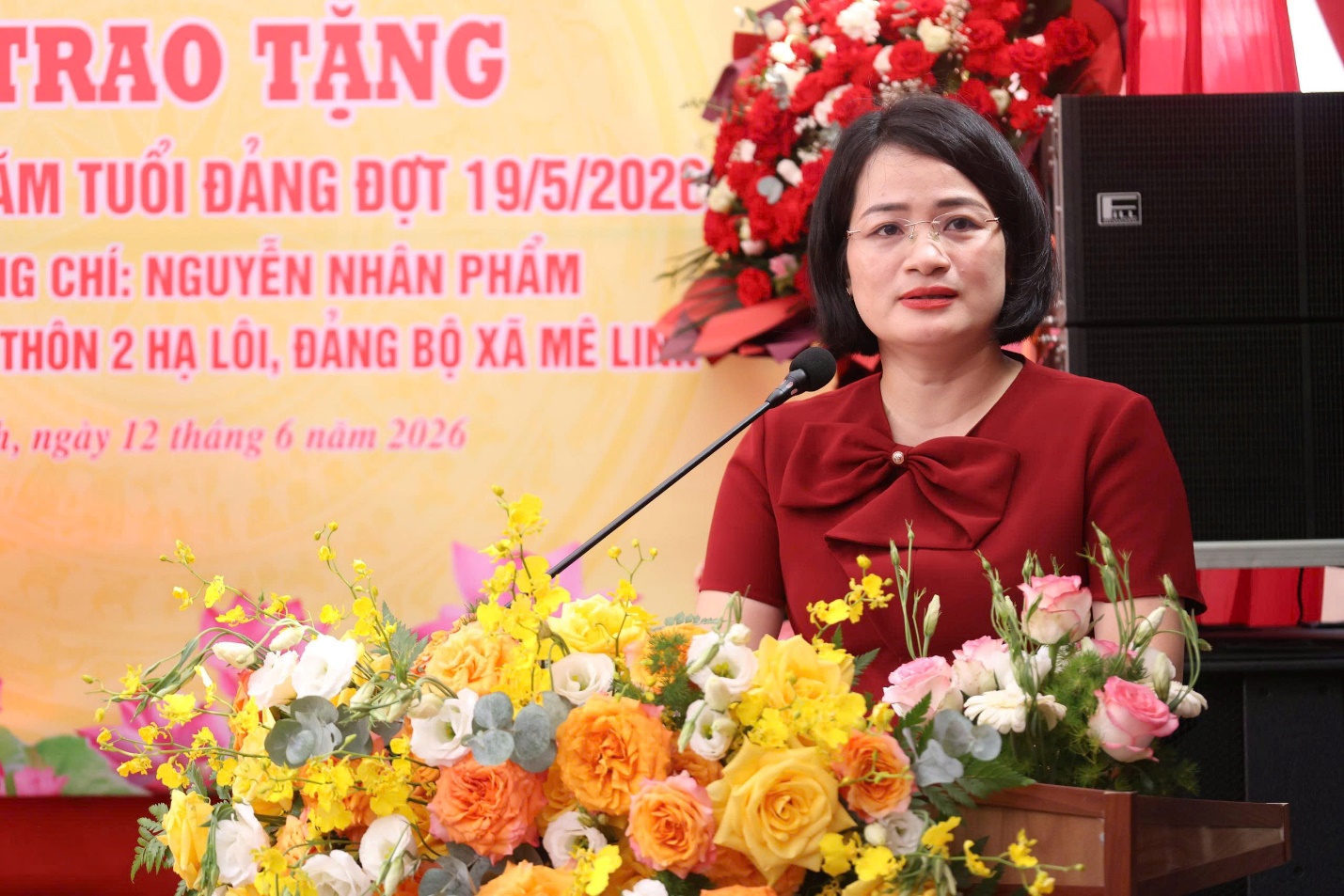 Đảng ủy xã Mê Linh trao tặng Huy hiệu 80 năm tuổi Đảng tại nhà riêng cho đảng viên Nguyễn Nhân Phẩm- Ảnh 4.