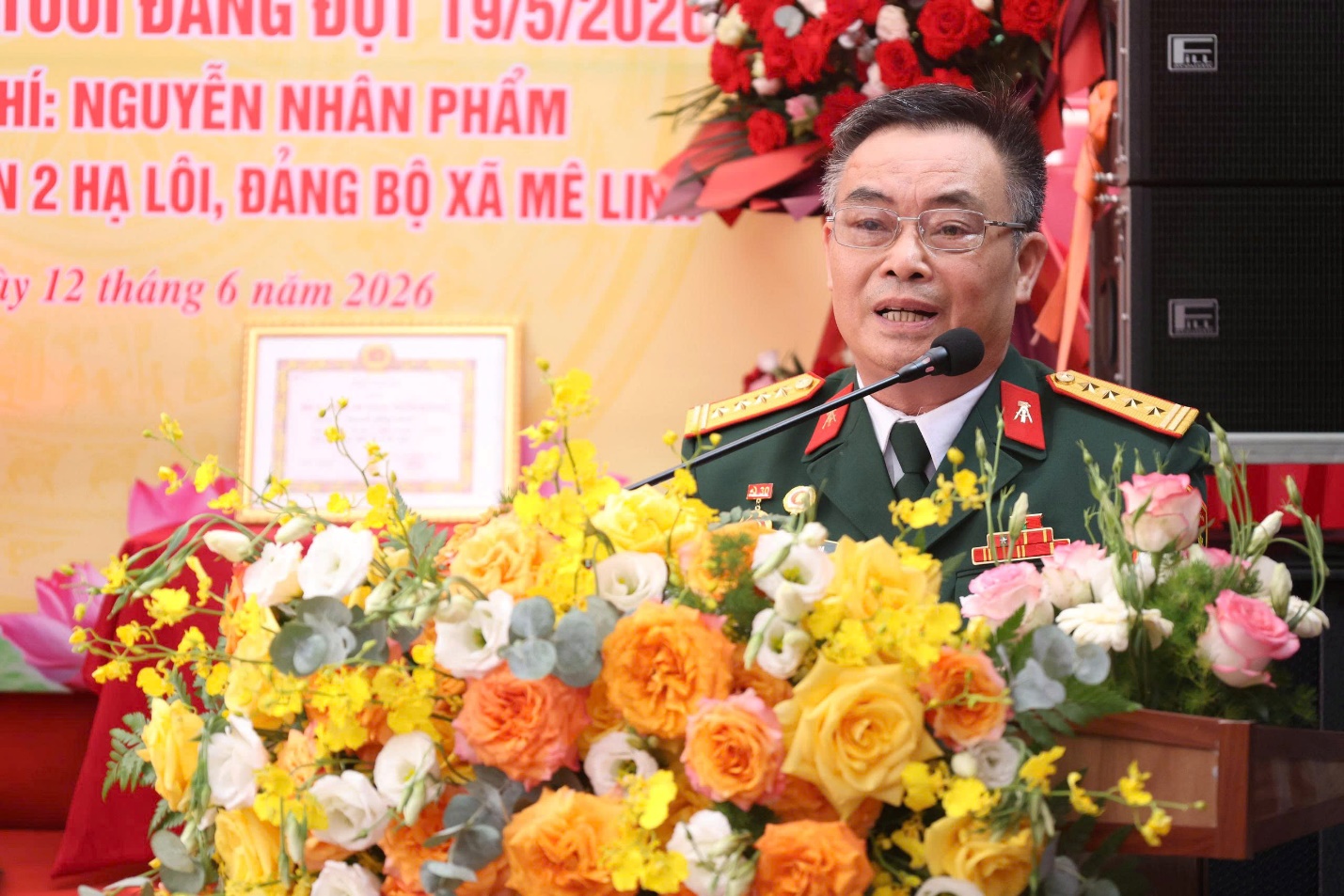 Đảng ủy xã Mê Linh trao tặng Huy hiệu 80 năm tuổi Đảng tại nhà riêng cho đảng viên Nguyễn Nhân Phẩm- Ảnh 5.