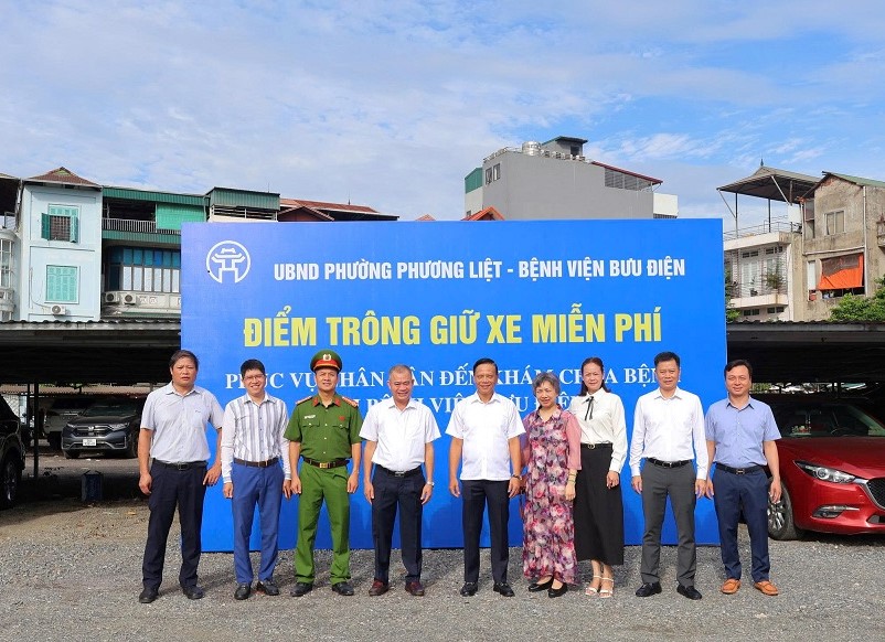 Phường Phương Liệt phối hợp với Bệnh viện Bưu Điện: Ra mắt bãi xe ô tô miễn phí giúp giải tỏa ùn tắc và lập lại trật tự đô thị- Ảnh 1.