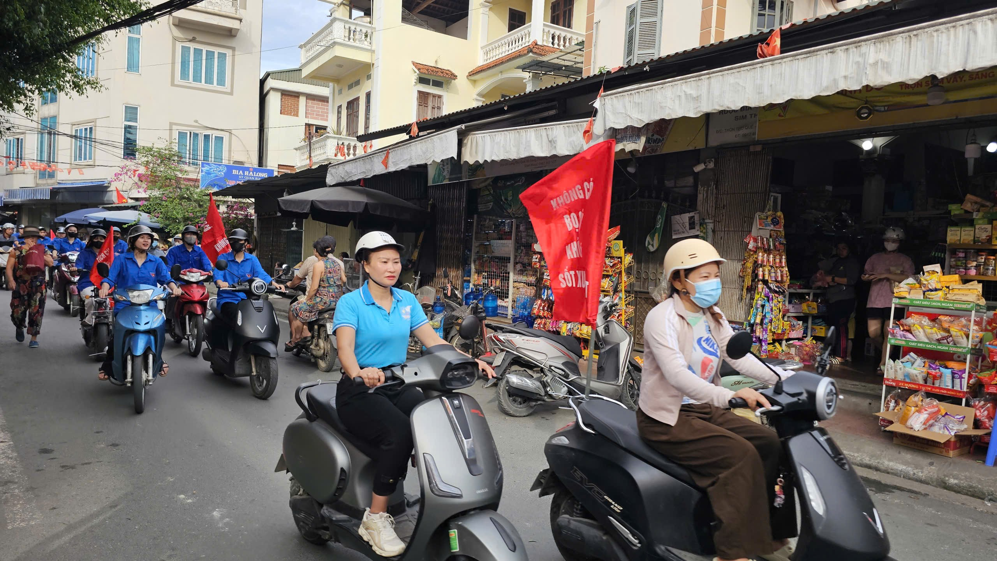Tuyên truyền lưu động hưởng ứng ngày Asean phòng chống Sốt xuất huyết 15/6.- Ảnh 1.