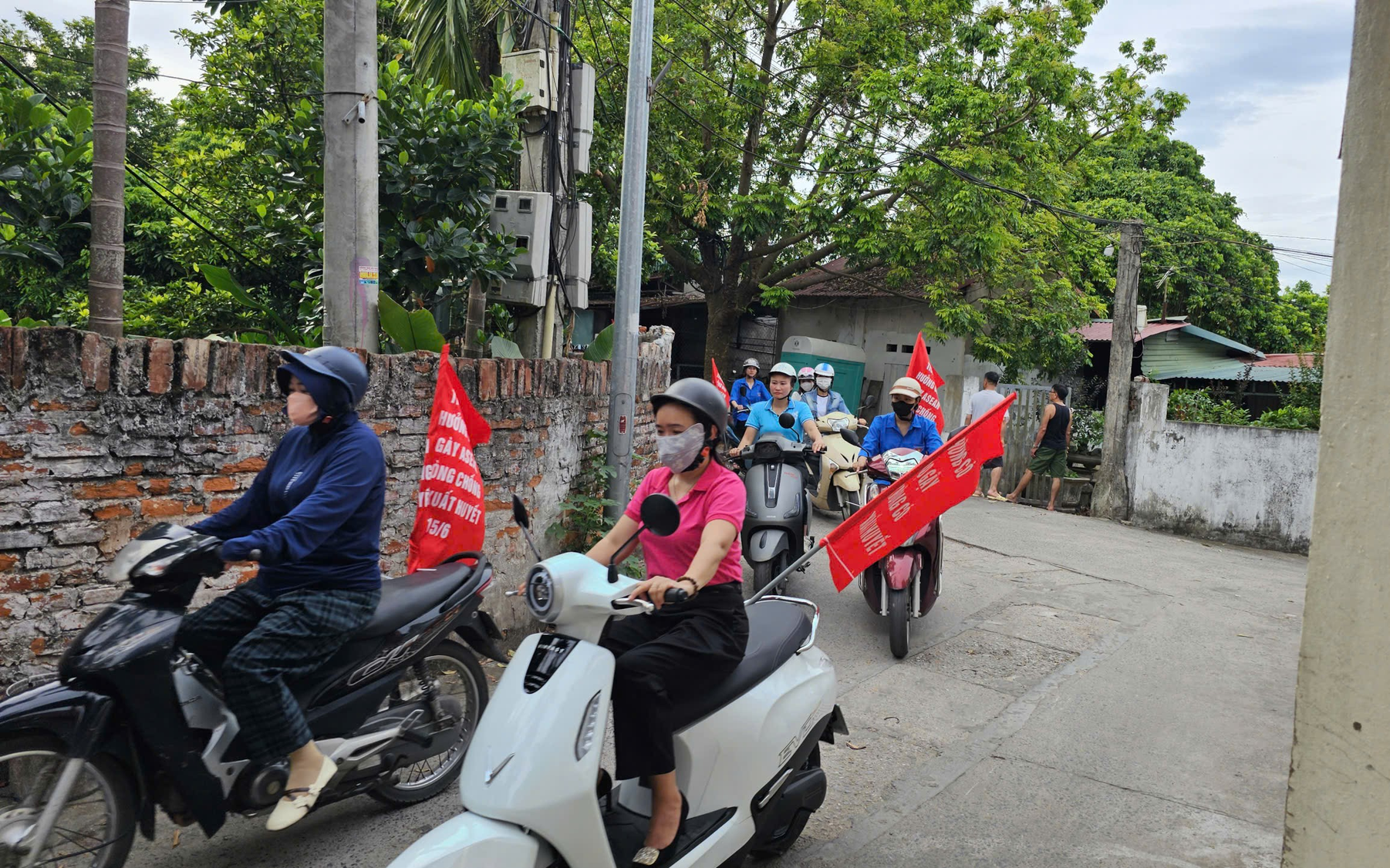 Tuyên truyền lưu động hưởng ứng ngày Asean phòng chống Sốt xuất huyết 15/6.