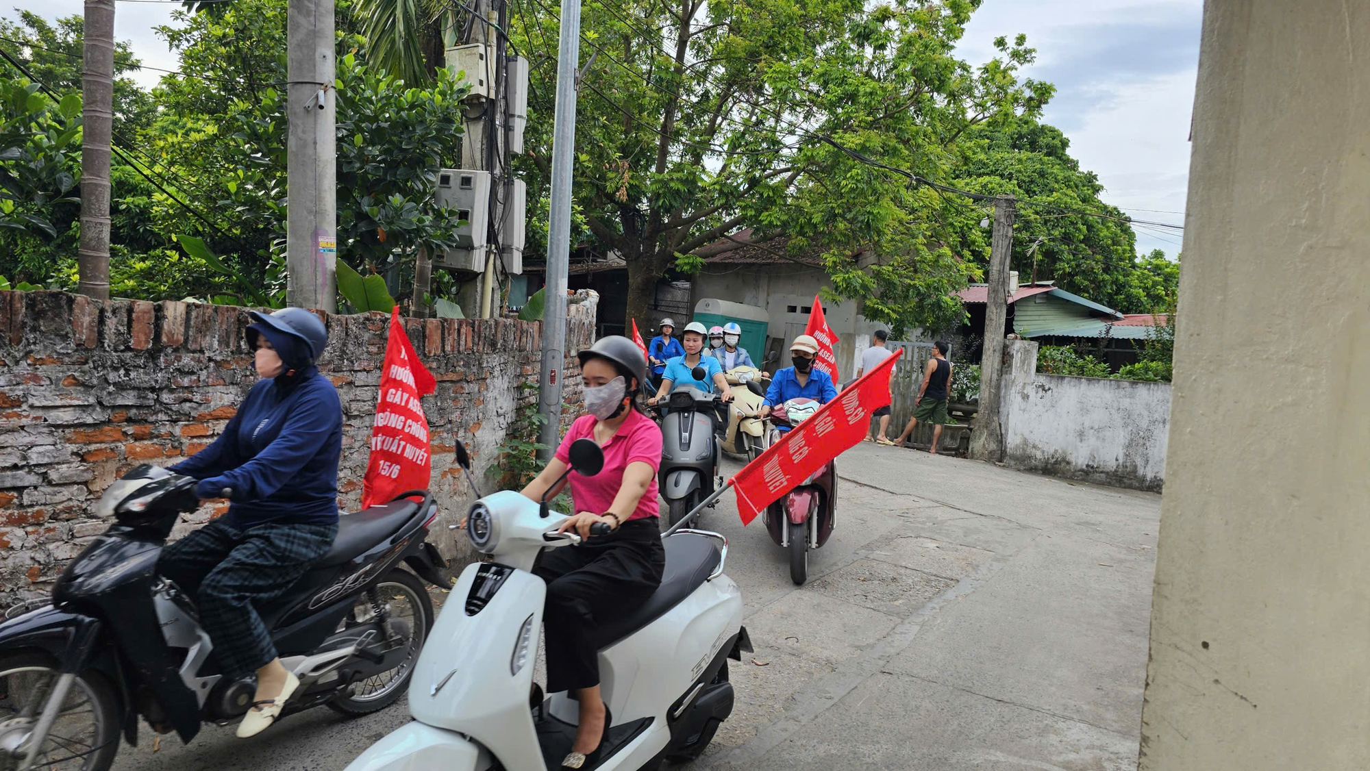 Tuyên truyền lưu động hưởng ứng ngày Asean phòng chống Sốt xuất huyết 15/6.- Ảnh 2.