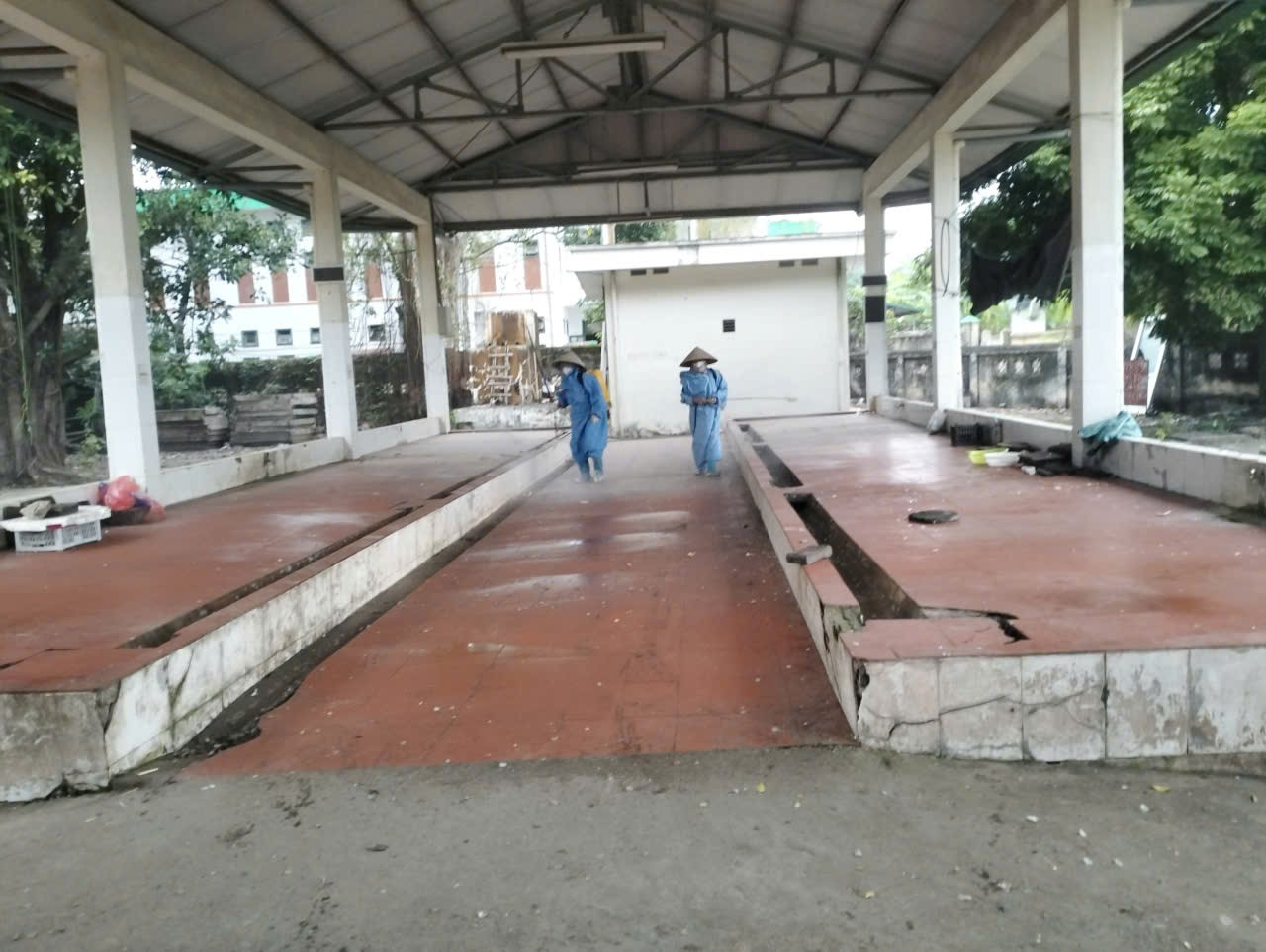 Xã Liên Minh ra quân triển khai phun diệt ruồi năm 2026 và vệ sinh khử trùng tiêu độc đợt sau tiêm phòng đại trà đợt 1/2026 trên địa bàn xã- Ảnh 2.