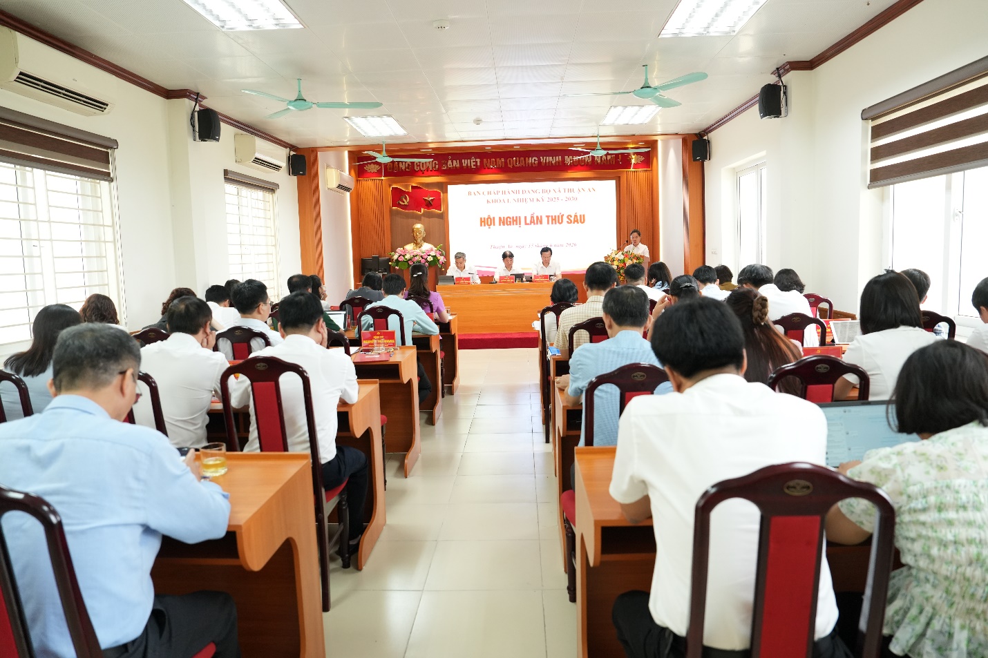 A group of people in a classroom  AI-generated content may be incorrect.