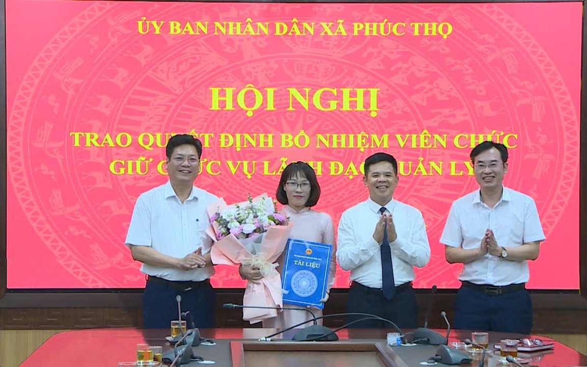 Đồng chí Nguyễn Thị Dung được bổ nhiệm giữ chức vụ Phó Giám đốc Trạm Y tế xã Phúc Thọ