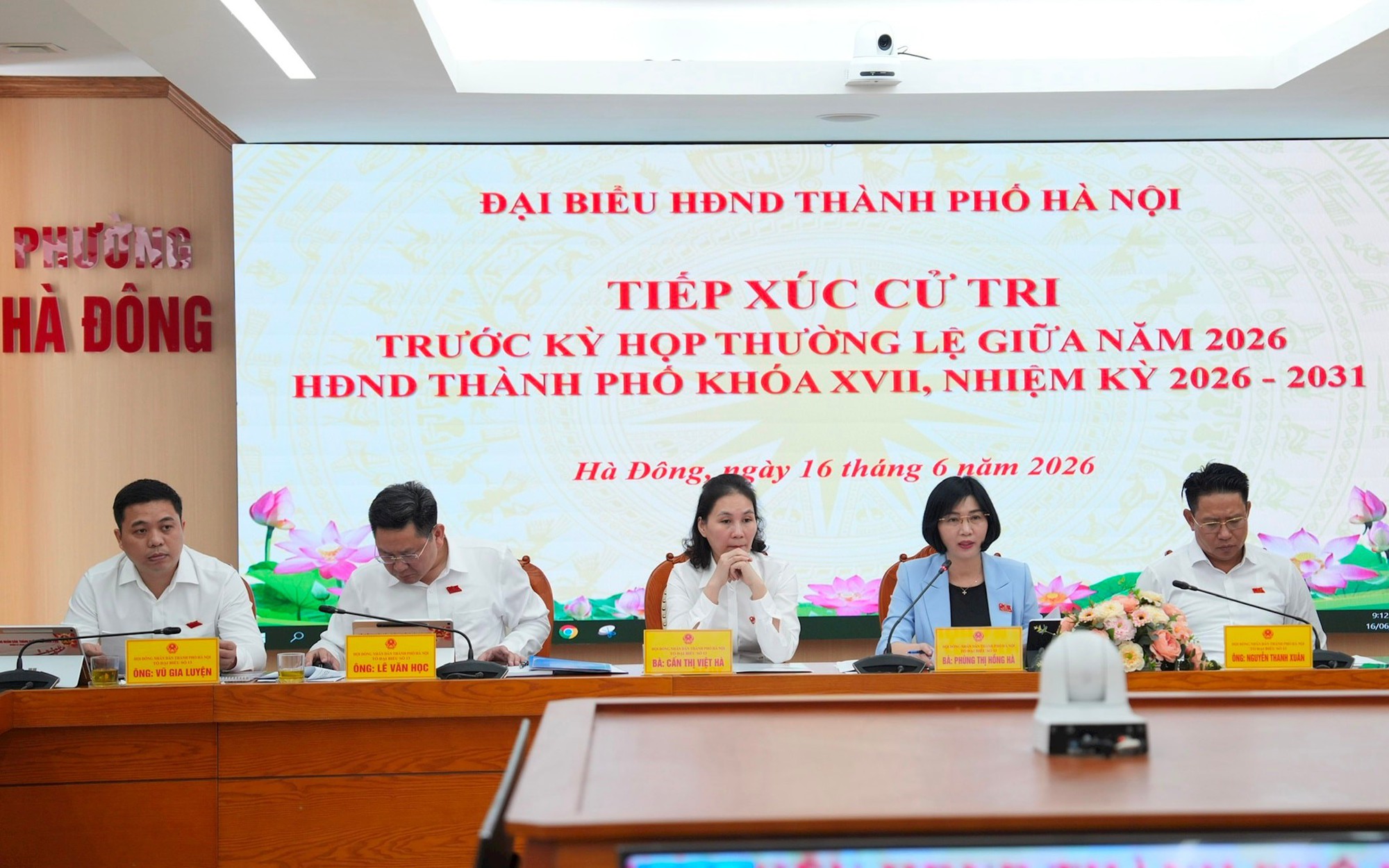 Đại biểu HĐND thành phố Hà Nội - Đơn vị bầu cử số 13 tiếp xúc cử tri trước kỳ họp giữa năm
