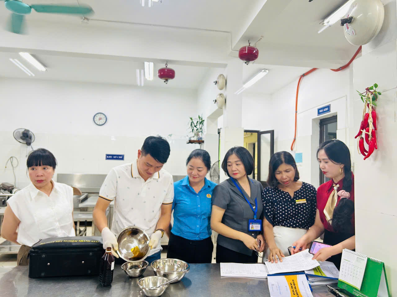 GIÁM SÁT VIỆC CHẤP HÀNH CÁC QUY ĐỊNH CỦA PHÁP LUẬT VỀ ĐẢM BẢO AN TOÀN THỰC PHẨM- Ảnh 3.