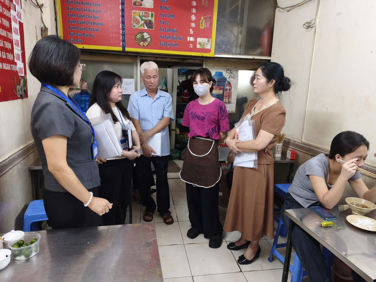 GIÁM SÁT VIỆC CHẤP HÀNH CÁC QUY ĐỊNH CỦA PHÁP LUẬT VỀ ĐẢM BẢO AN TOÀN THỰC PHẨM- Ảnh 5.