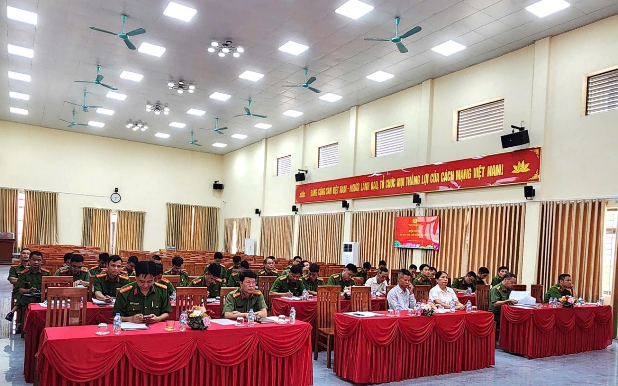 D:\3. Tuyên truyền CAX Hồng Sơn\z7940903572643_bf1b5b802a33b550b363463c8a562e6f.jpg