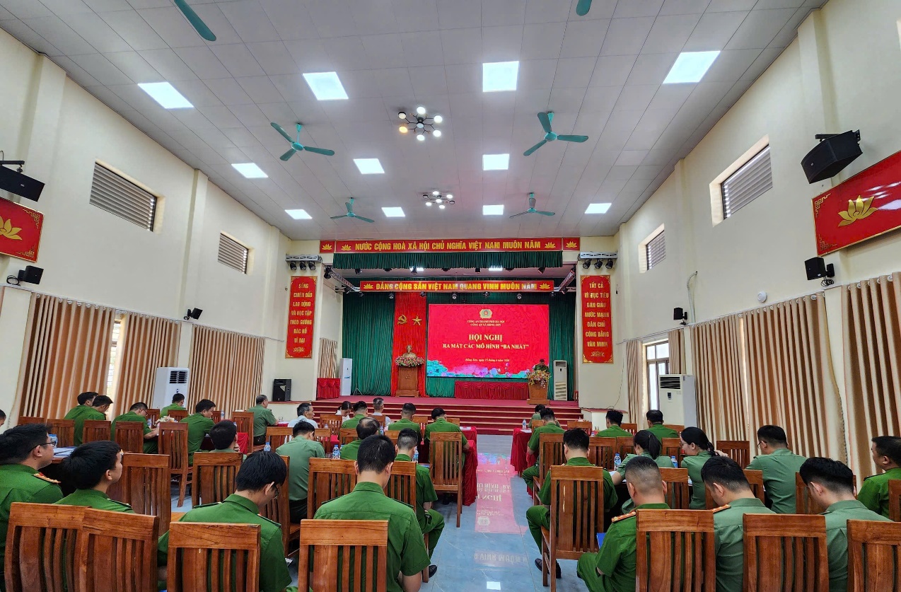 D:\3. Tuyên truyền CAX Hồng Sơn\z7940903582809_cba8dd30aacc1ab46bb72cd1ce204d4a.jpg