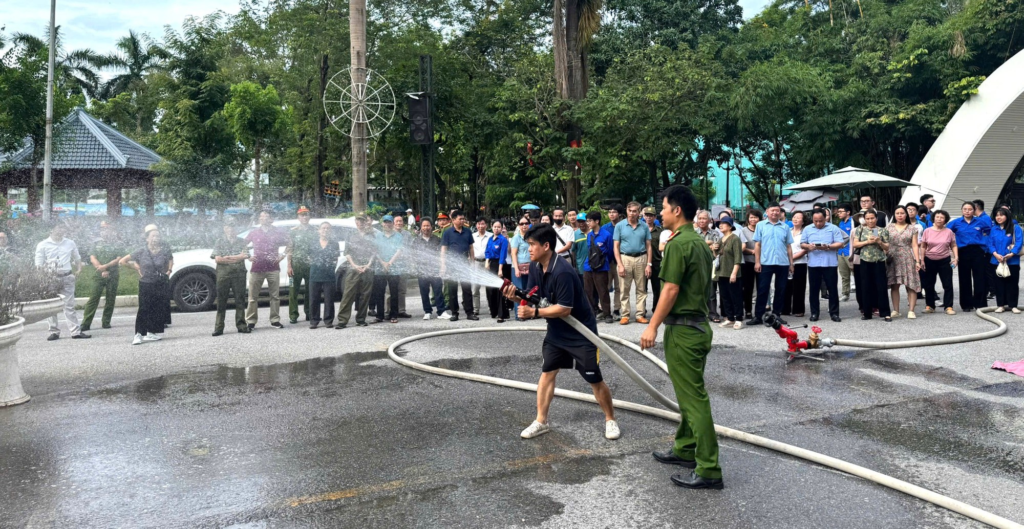 Gần 150 người tham gia trải nghiệm kỹ năng PCCC tại Bạch Mai- Ảnh 2.