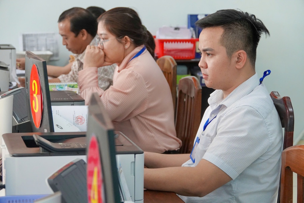 Hoàn thành xuất sắc nhiệm vụ, công chức Hà Nội được nhận gấp đôi lương- Ảnh 1.