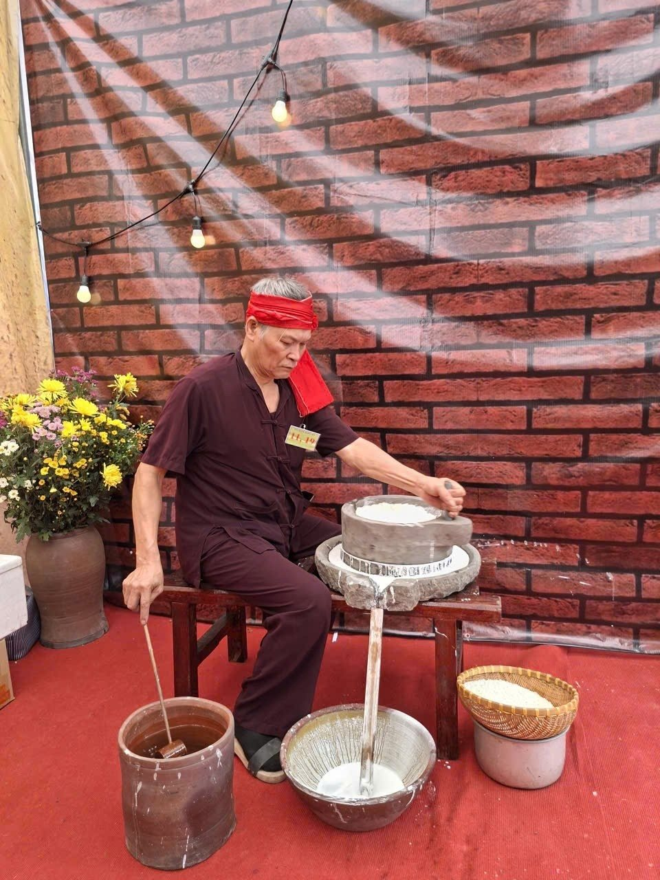 Bánh cuốn Thanh Trì (phường Vĩnh Hưng - TP Hà Nội: Hương vị mộc mạc lưu giữ ký ức Hà thành- Ảnh 3.