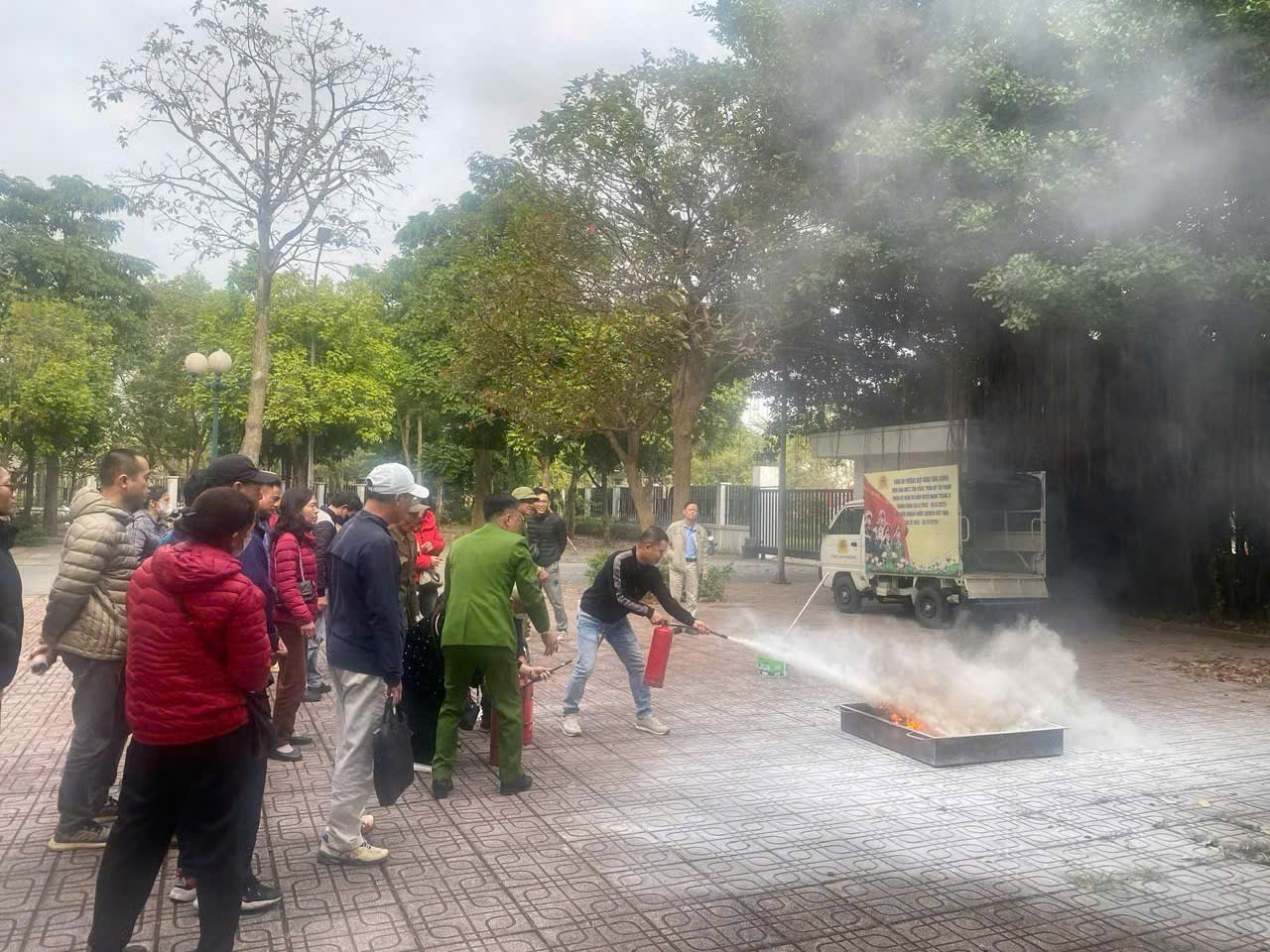 Công an phường Việt Hưng tổ chức tuyên truyền, phổ biến pháp luật và tập huấn nghiệp vụ về phòng cháy, chữa cháy và cứu nạn, cứu hộ- Ảnh 3.
