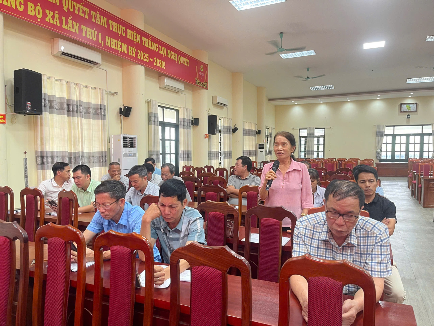 UBND xã Ô Diên tổ chức hội nghị lấy ý kiến Nhân dân về dự thảo Đề án, phương án sắp xếp thôn, tổ dân phố trên địa bàn xã- Ảnh 6.