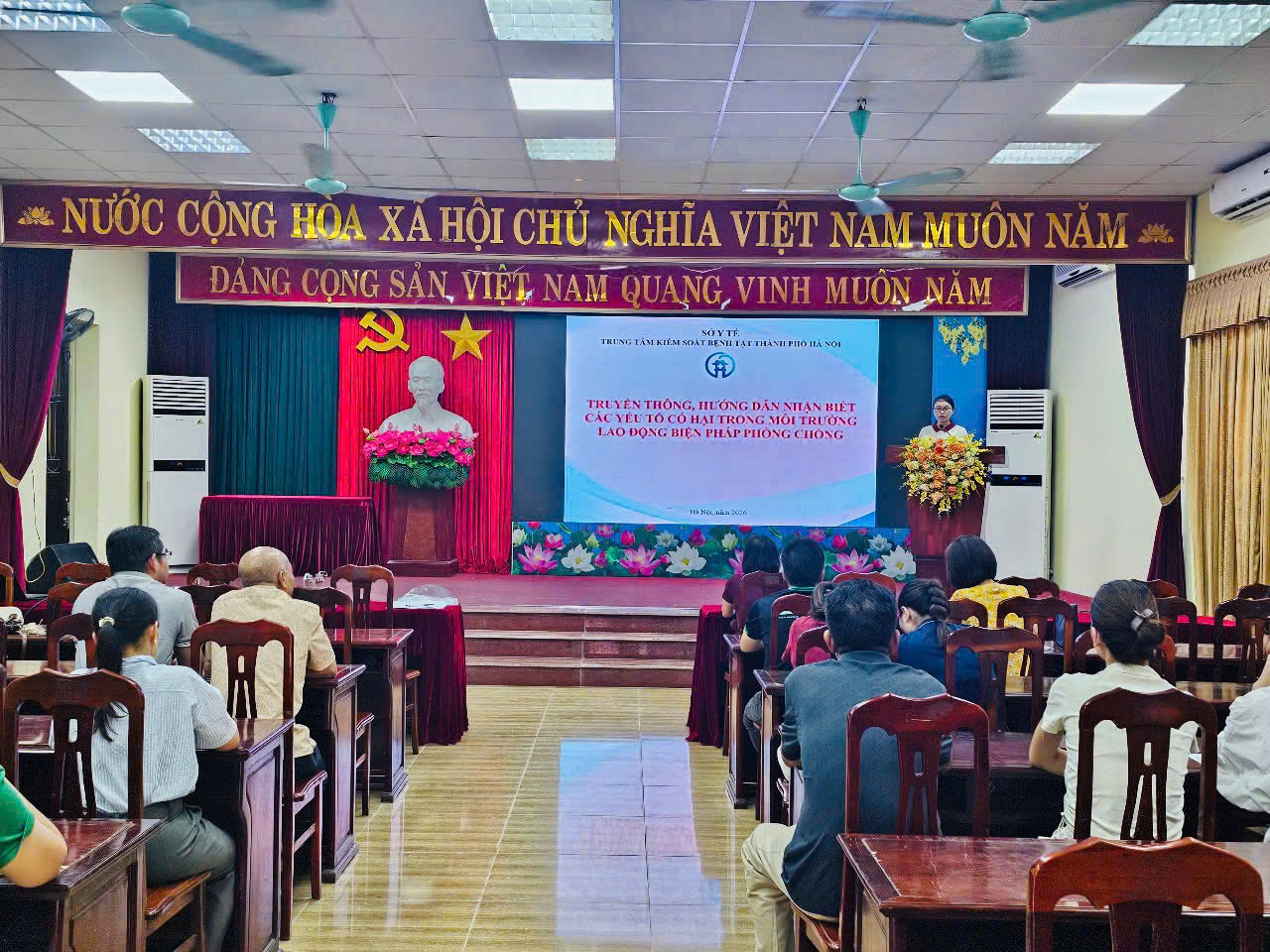 UBND Xã Thường Tín tổ chức Hội nghị truyền thông, hướng dẫn nhận biết các yếu tố có hại trong môi trường lao động và biện pháp phòng chống- Ảnh 1.
