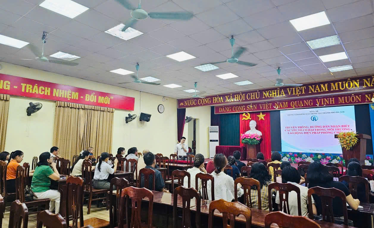 UBND Xã Thường Tín tổ chức Hội nghị truyền thông, hướng dẫn nhận biết các yếu tố có hại trong môi trường lao động và biện pháp phòng chống- Ảnh 2.