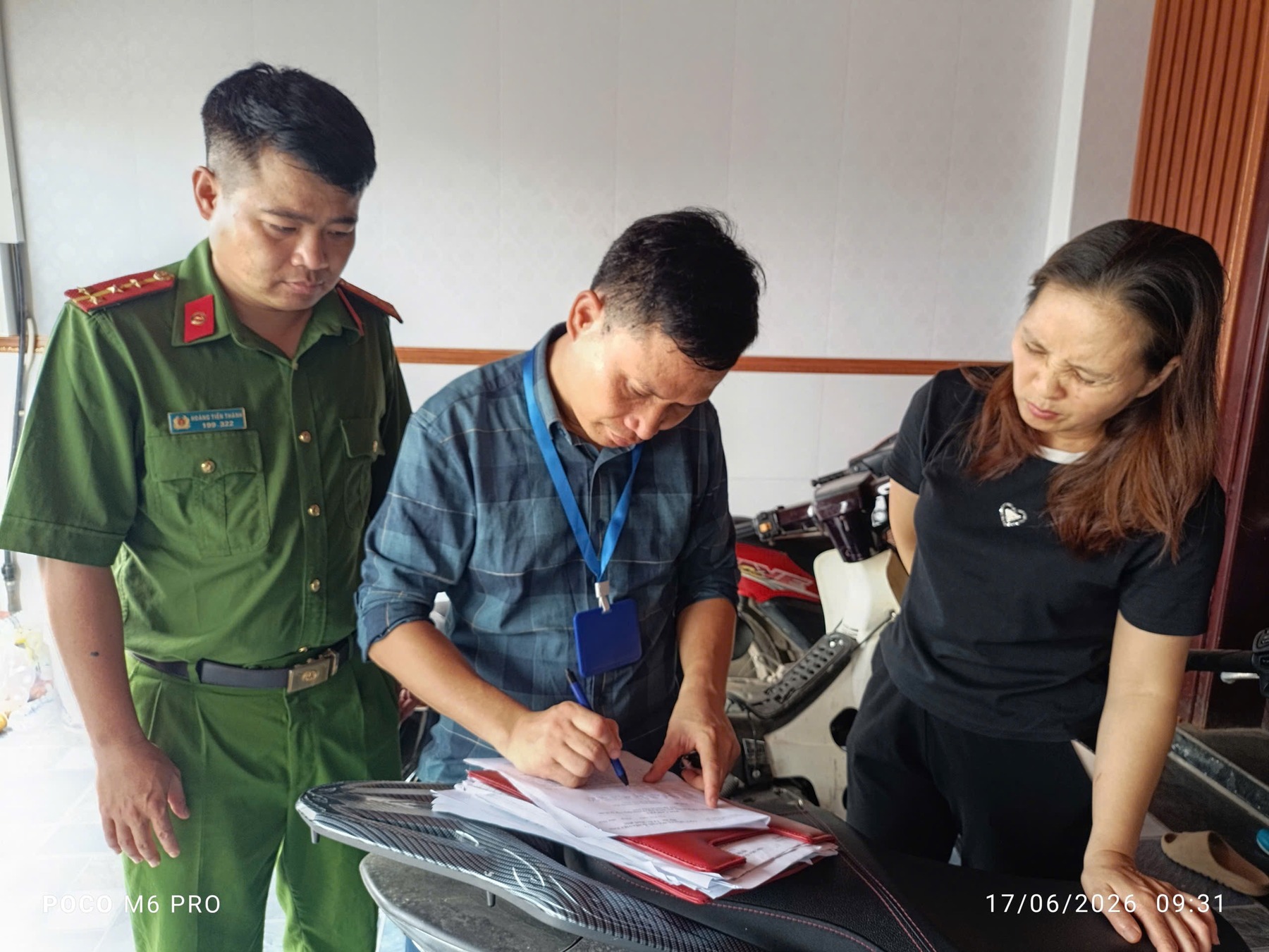 Xã Trần Phú tiếp tục ra quân tuyên truyền, vận động các hộ dân bảo đảm trật tự đô thị, an toàn giao thông- Ảnh 2.