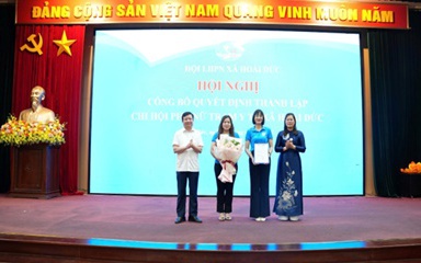 Công bố Quyết định thành lập Chi hội Phụ nữ Trạm Y tế xã.