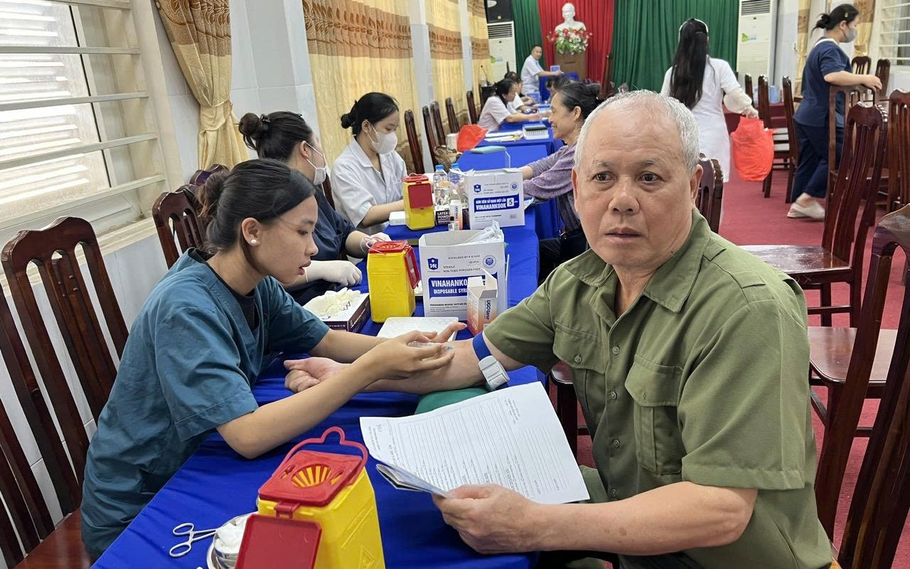 Phường Hà Đông khám sức khỏe miễn phí dành cho người cao tuổi là cán bộ của 115 Tổ dân phố trên địa bàn