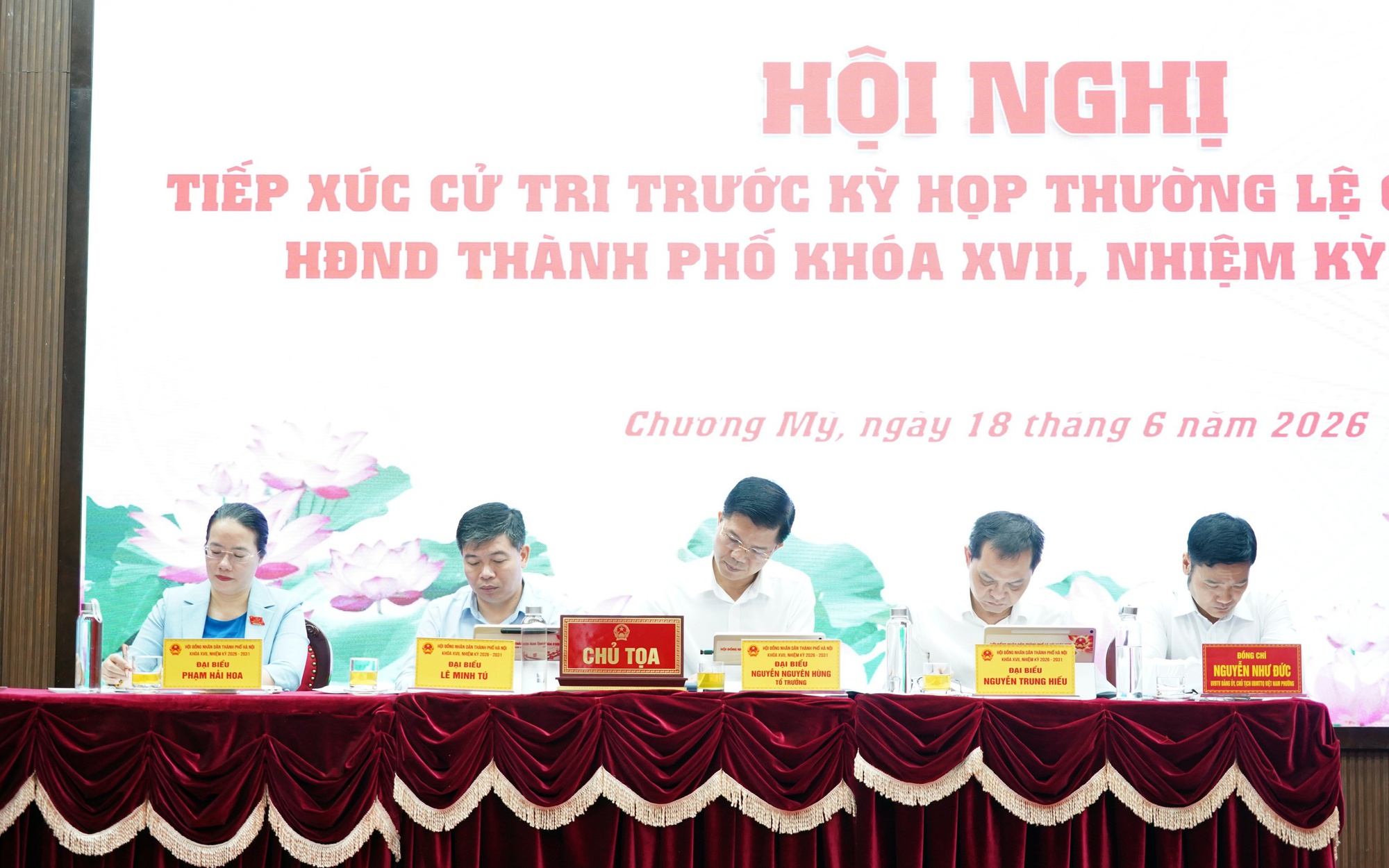 Hội nghị tiếp xúc cử tri với tổ đại biểu HĐND thành phố Hà Nội trước kỳ họp thường lệ giữa năm 2026