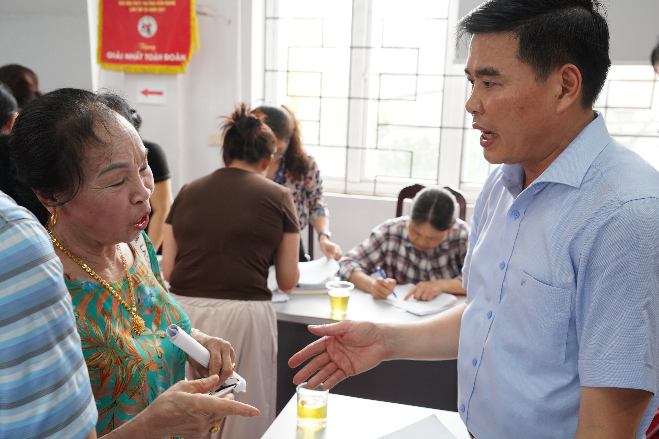 Chủ tịch UBND phường Chương Mỹ - Trịnh Duy Oai tăng cường đối thoại, vận động nhân dân bàn giao mặt bằng sớm thực hiện Dự án Cải tạo, nâng cấp Quốc lộ 6 đoạn Ba La - Xuân Mai- Ảnh 3.