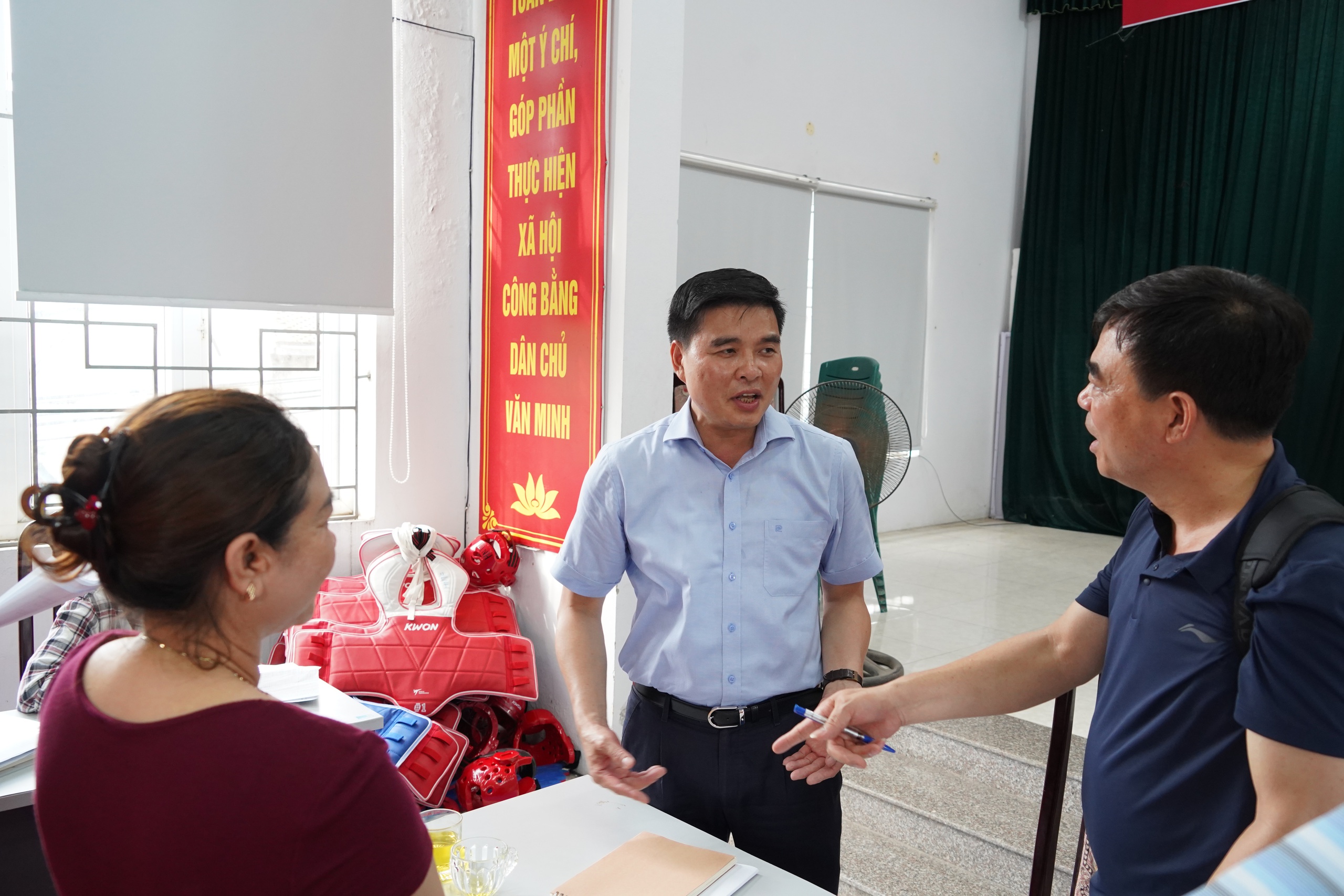 Chủ tịch UBND phường Chương Mỹ - Trịnh Duy Oai tăng cường đối thoại, vận động nhân dân bàn giao mặt bằng sớm thực hiện Dự án Cải tạo, nâng cấp Quốc lộ 6 đoạn Ba La - Xuân Mai- Ảnh 4.