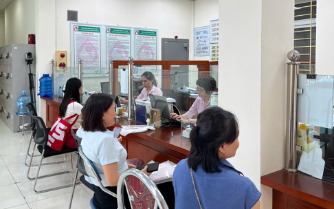 Phòng giao dịch NHCSXH Đông Anh giải ngân những khoản vay đầu tiên chương trình Nhà ở xã hội – Đồng hành cùng người dân hiện thực hóa giấc mơ an cư