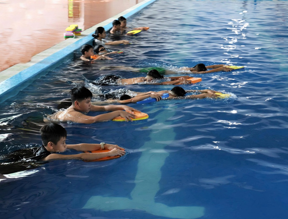 Xuân Mai: Khai mạc lớp học bơi; phổ cập phòng, chống tai nạn sông nước cho trẻ em trên địa bàn xã năm 2026- Ảnh 9.
