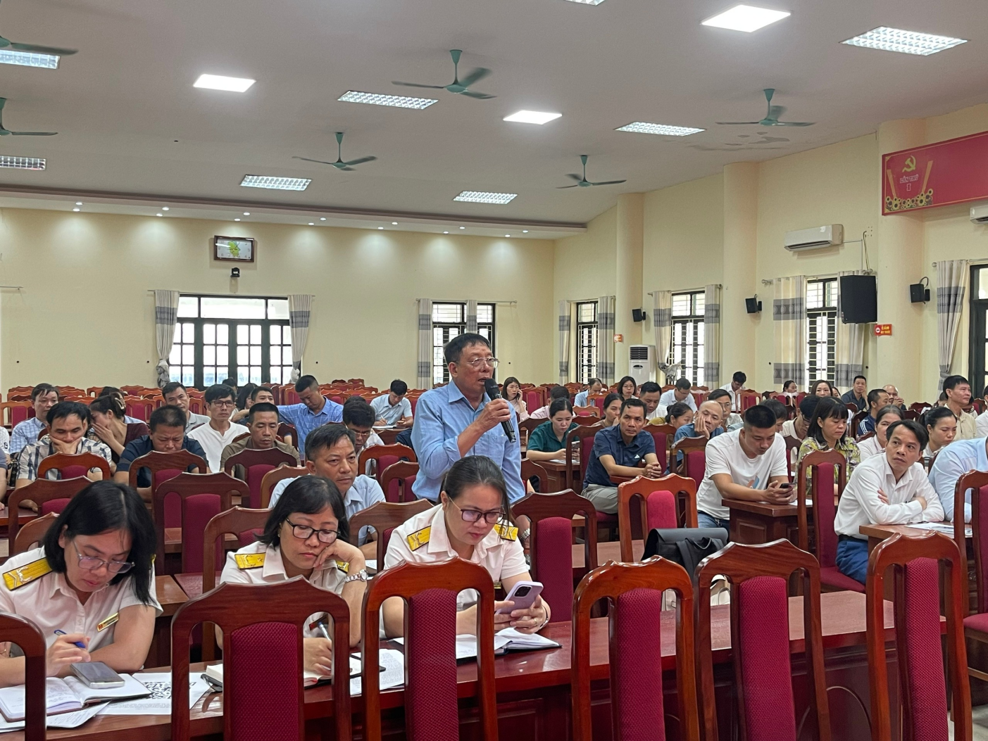 UBND xã Ô Diên tổ chức đối thoại với doanh nghiệp, hợp tác xã, hộ kinh doanh trên địa bàn xã.- Ảnh 2.